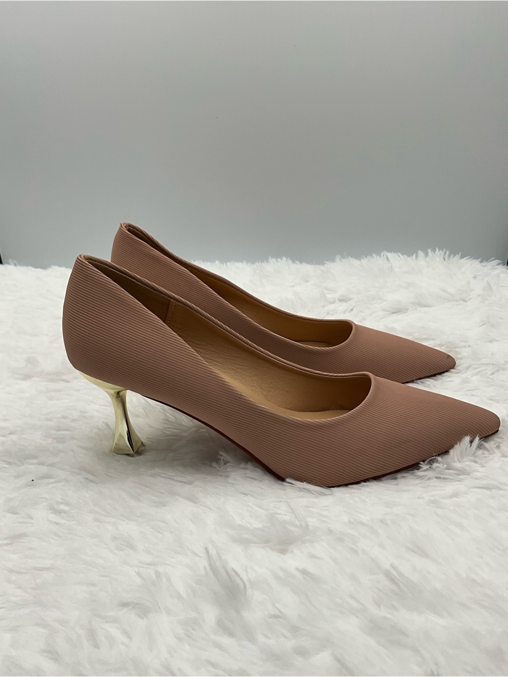 Venus Celia Pumps Size 10.5 (41) Dusty Rose with Sculpted Gold Heel